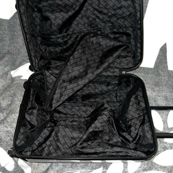 VS PINK RARE HTF 2018 HARD PLASTIC SHELL BLACK/WHITE LOGO ROLLING SUITCASE. - Picture 14 of 16